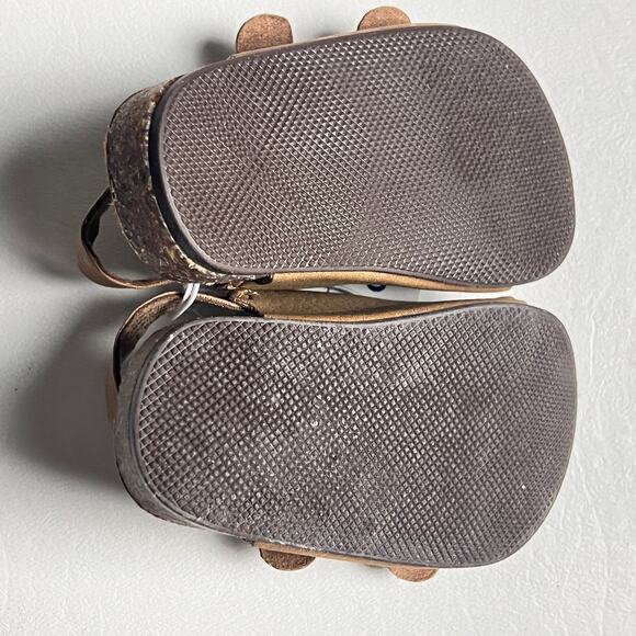 Old Navy Faux Leather Baby Shoes Sz 0-3M - Picture 7 of 7